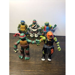 Lot of 5 Teenage Mutant Ninja Turtles Figurines